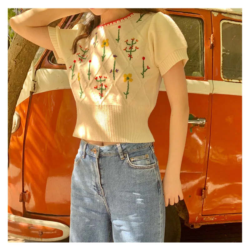

2021 Knitted Pullovers Women Short Sleeve O-Neck Vintage Embroidery Flowers Casual Korean Fashion Y2k Tops Clothing Pull bsico