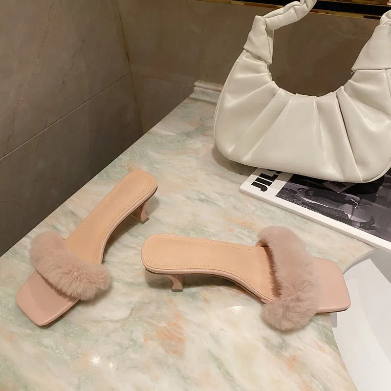 

2021 New Mink Hair Slippers For Women To Wear Out Summer Fashion Thick High Heel Sandal Apricot White