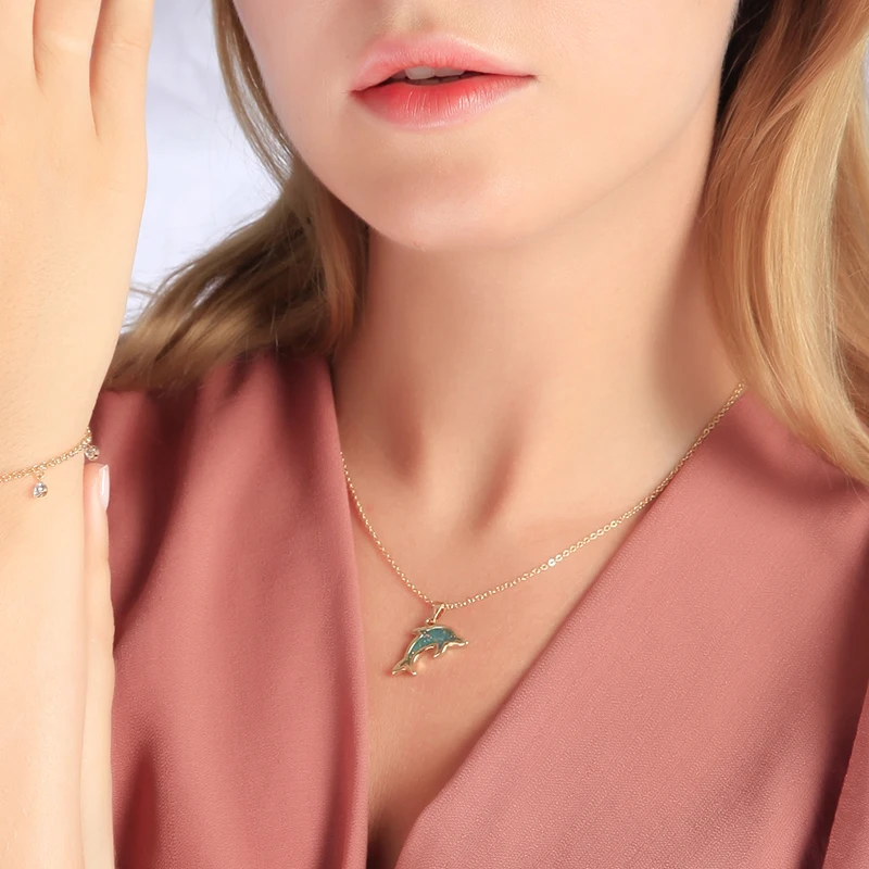 Женский кулон в виде дельфина из голубой смолы пляжном стиле золотистого