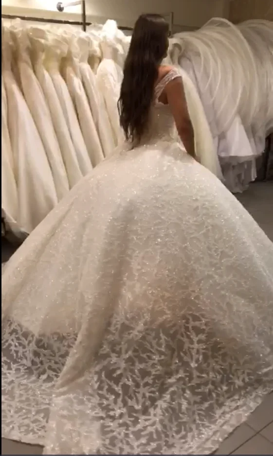 Бальное платье принцессы с V образным вырезом Пышное Платье большим шлейфом