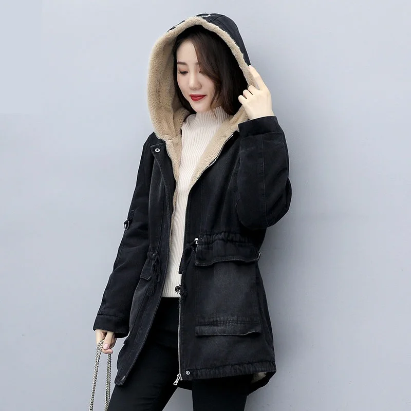 Зимняя джинсовая куртка для женщин с капюшоном средней длины из овечьей шерсти