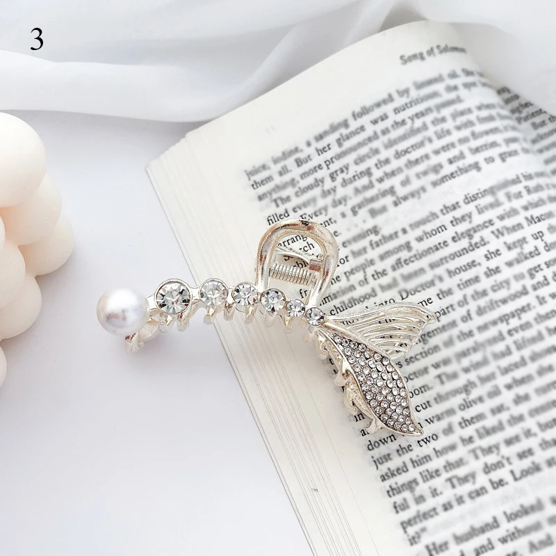 

Woman Metal Hair Claw Pearl Fish Tail Barrettes Fashion Hair Accessories Female Geometry Alloy Hairpins Elegant Small Shark Clip