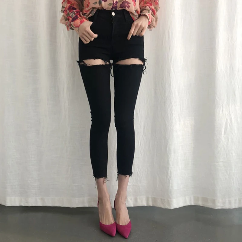 Женские эластичные джинсы черные рваные с бахромой на подоле уличные узкие