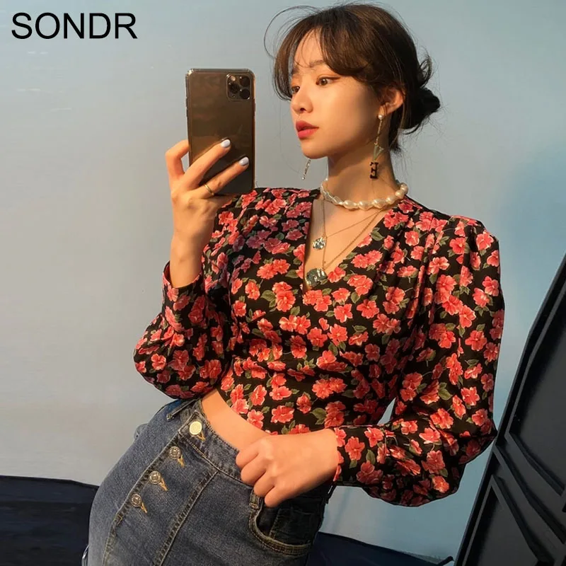 Женская винтажная блузка короткая с v-образным вырезом и пышными рукавами