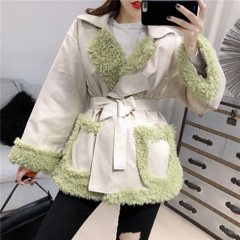 Зимняя женская куртка высокого качества модная из овечьей шерсти с ремнем Куртки