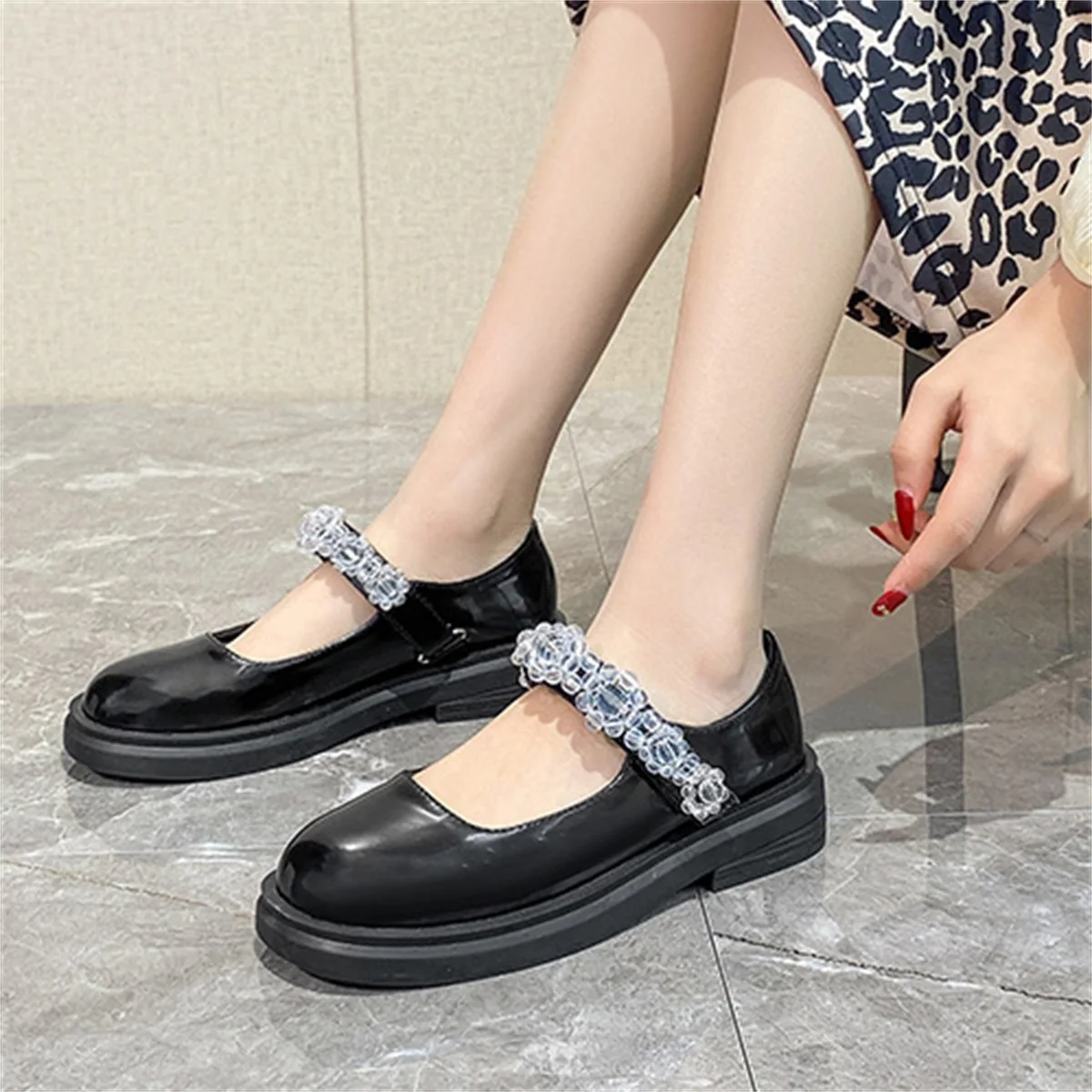 

Spring Autumn Girls Lolita Shoes Patent Leather Women Mary Janes Shoes Platform Woman Flats Round Toe Ladies Shoes