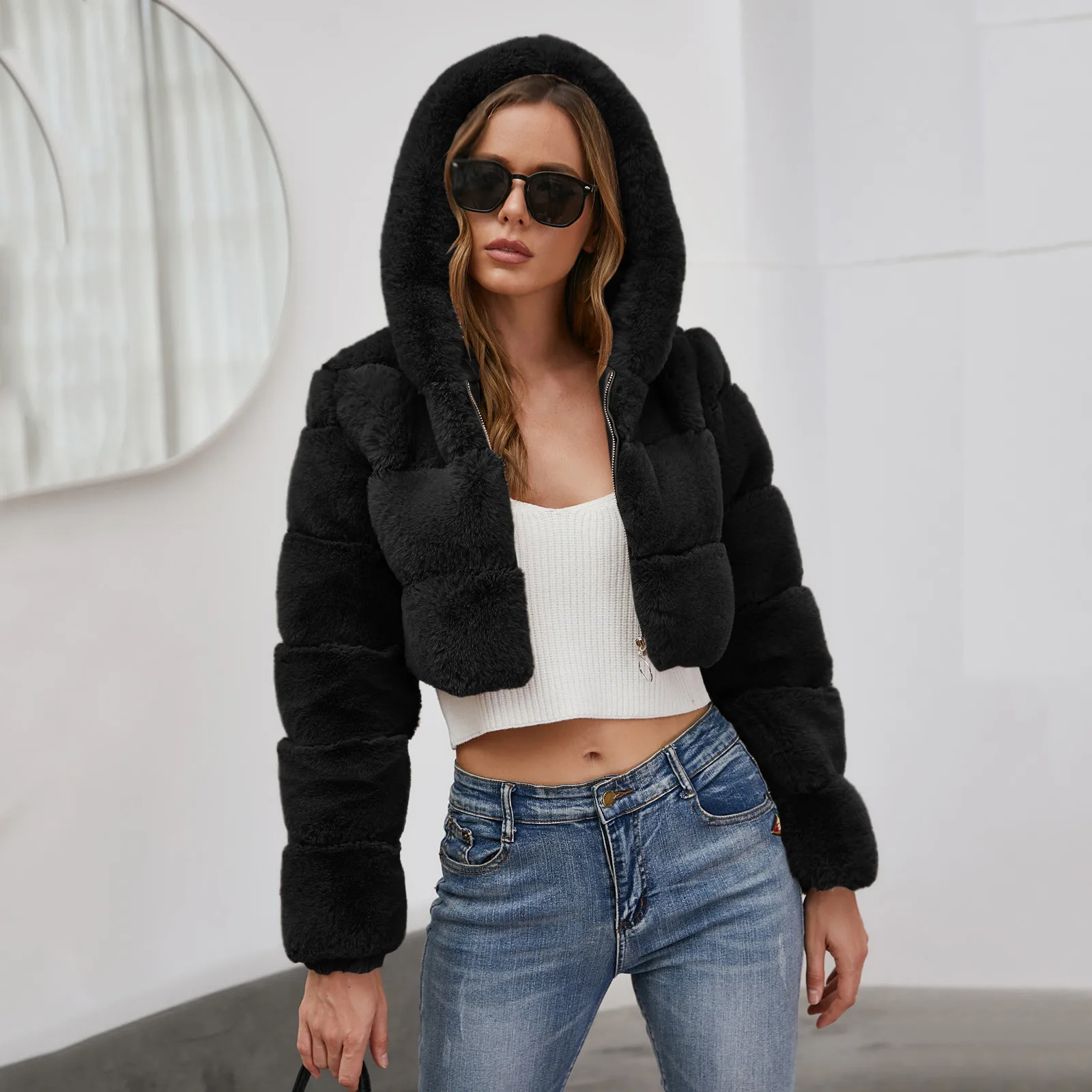 

High Waist Female Slim Fit Winter Warm Plush Jackets Outwear Women Warm Thick Faux Fur Short Coat Fashion Gabardina De Mujer
