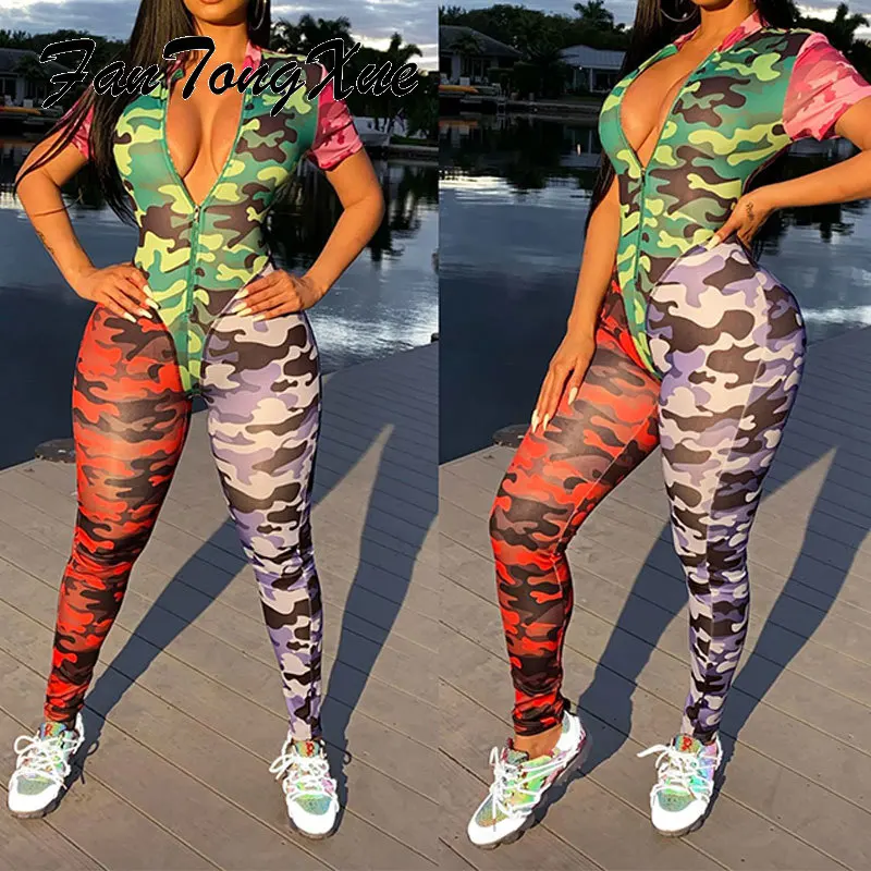 Женский комбинезон с коротким рукавом и глубоким V-образным вырезом |