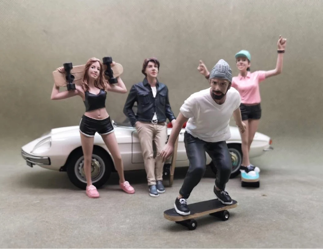 

1:18 American Diorama Street skateboard beauty handsome boy group four car model scene matching doll