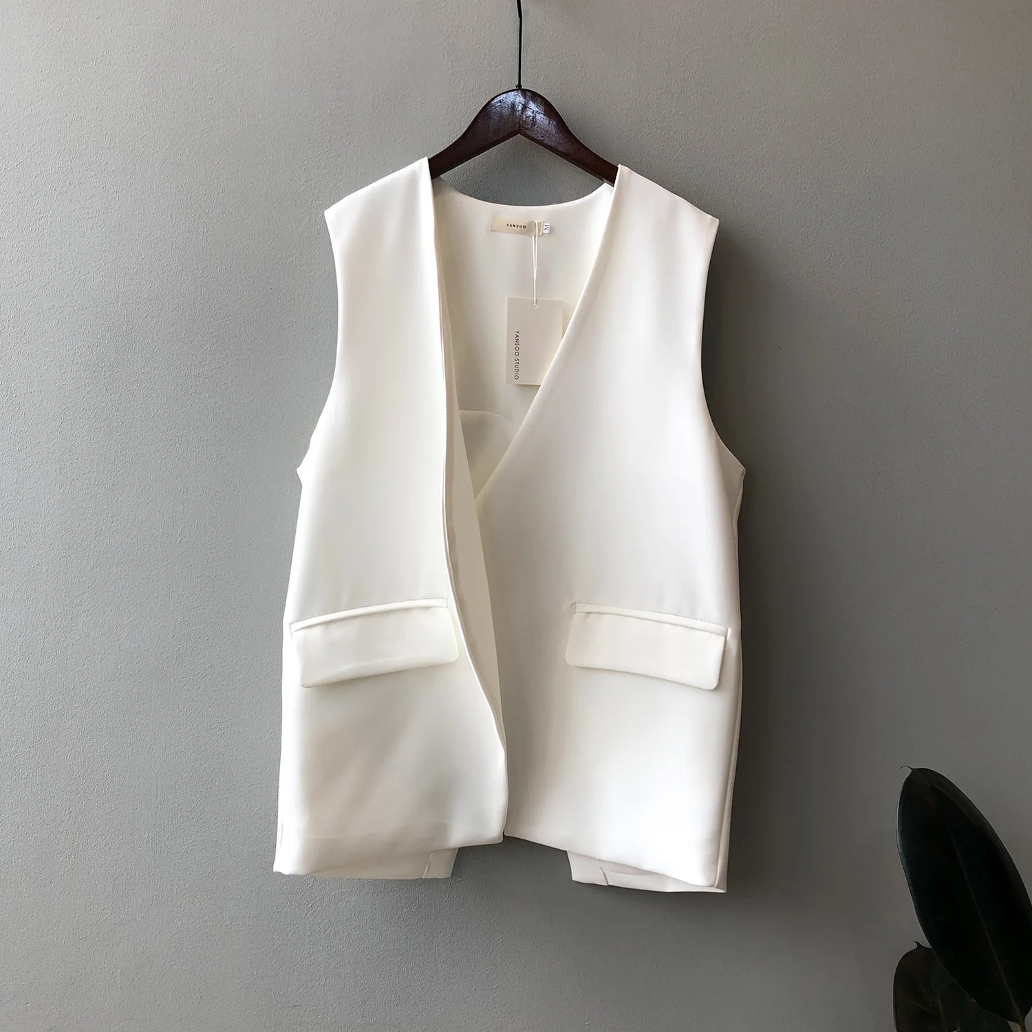 

COZOK Suit Vest Female 2021 Spring New Korean V-neck Sleeveless Loose Back Split Vest 80089