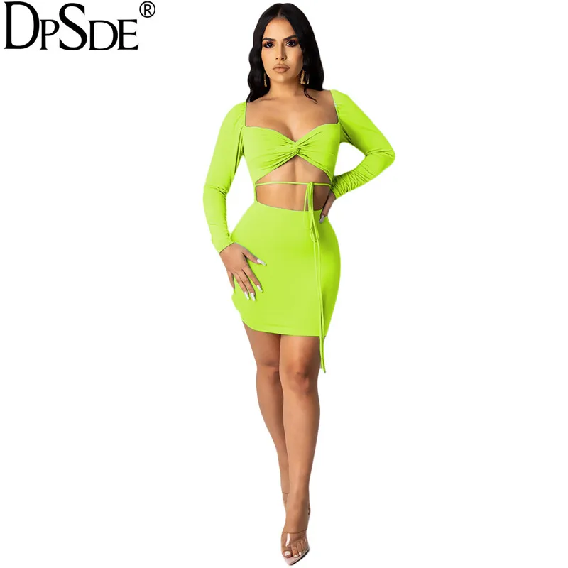 Женское короткое платье на шнуровке однотонное ажурное мини в пляжном стиле с