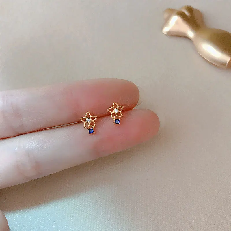 

Flower earrings female small and exquisite ice crystal flower earrings micro-inlaid zircon small flower earrings ins2022 new tre