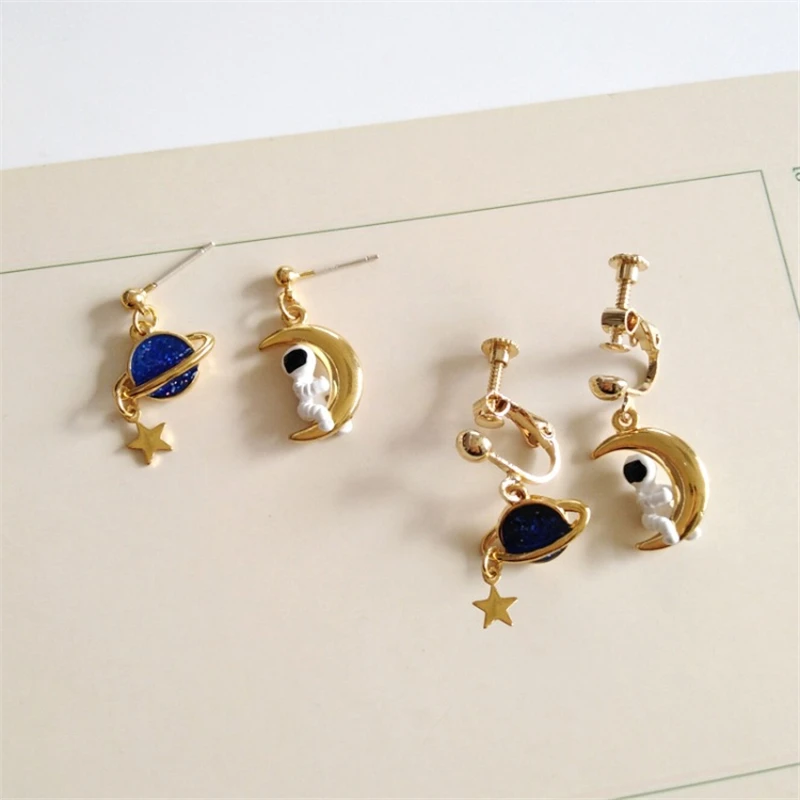

Fashionable joker character girl asymmetric wind astronauts earrings galaxy beautiful simple stud earrings jewelry accessories