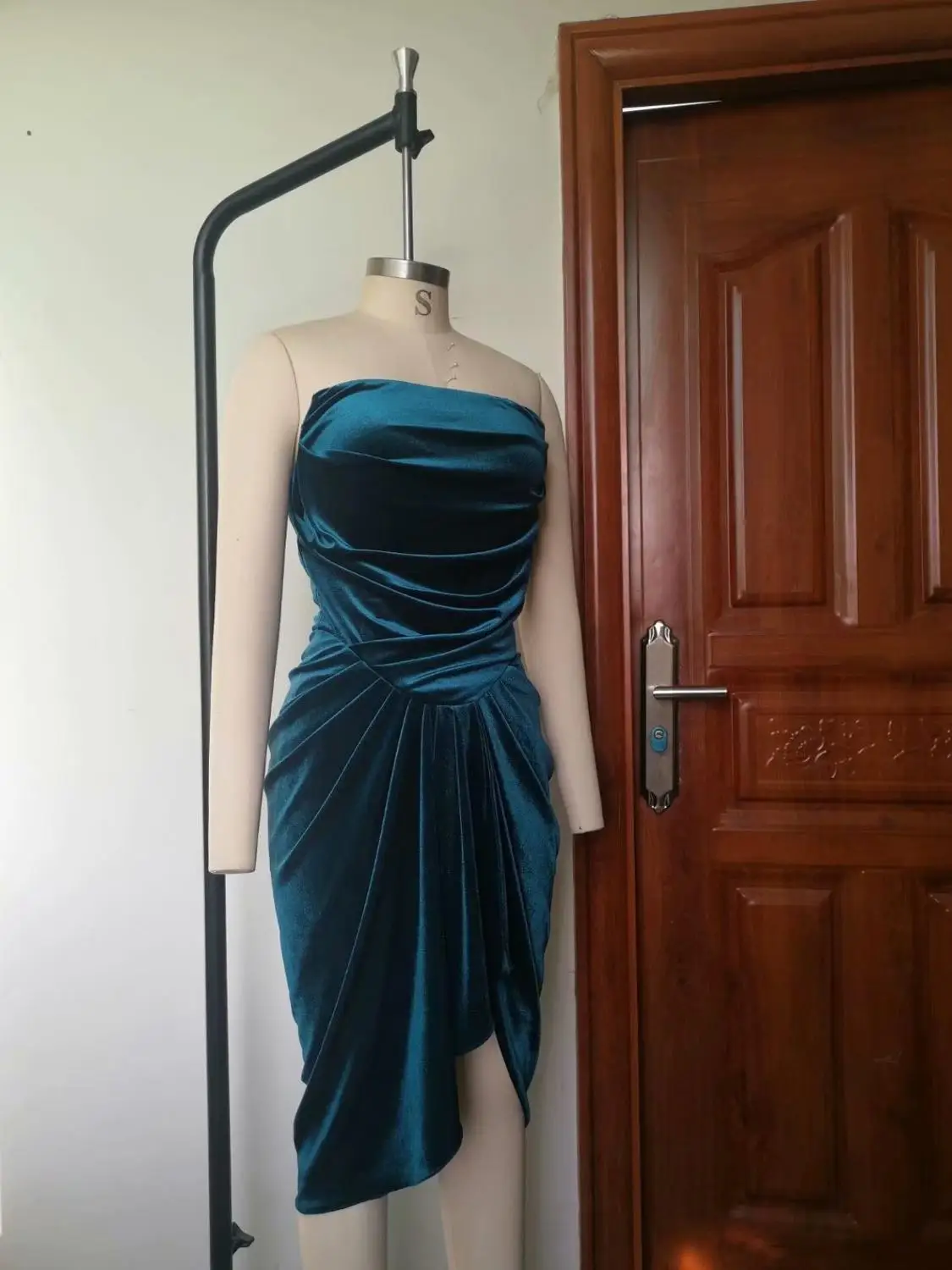 

Women Sexy Strapless Split Green Velvet Bodycon Dress Winter 2021 Elegant Club Prom Celebrity Party Dress Vestido