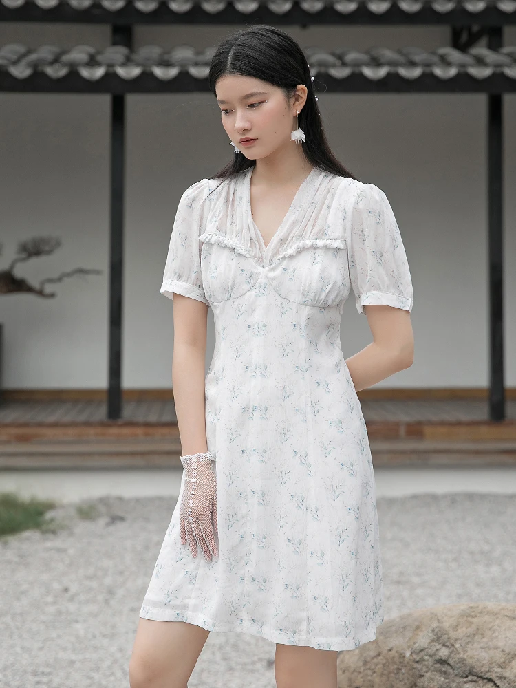 

Женское шифоновое платье с зауженной талией и цветочным принтом