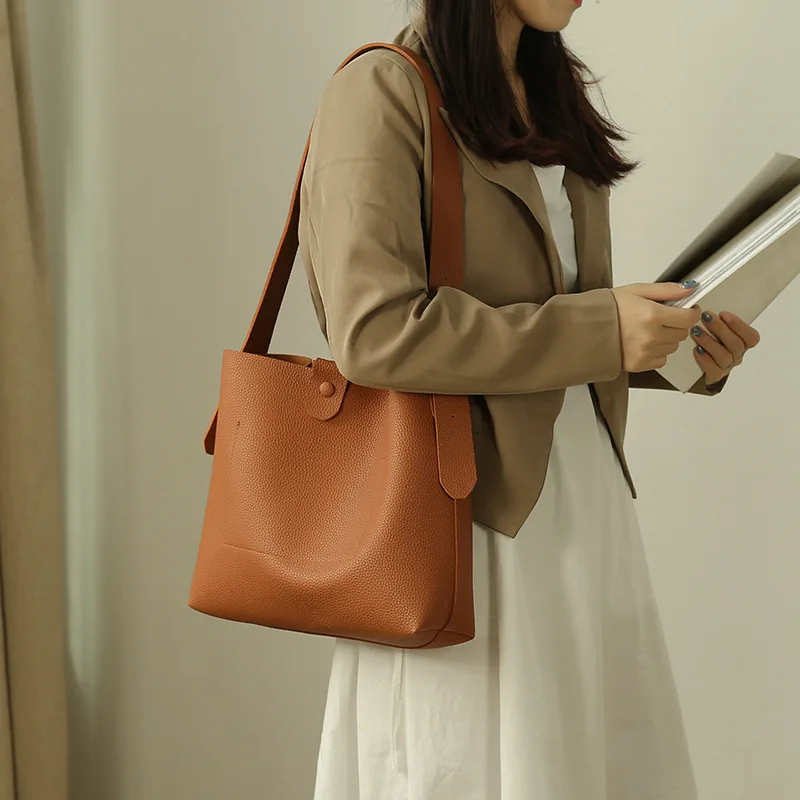 

2021 new trendy spring and summer commuter messenger bag pu bucket bag large-capacity hundred mother bag