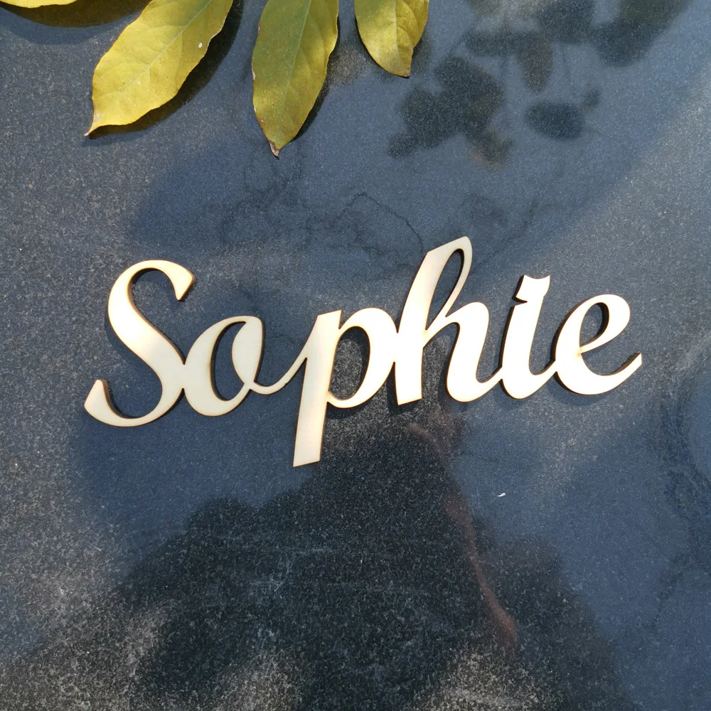 Деревянная табличка с именем и надписью на заказ детский шрифт для семьи