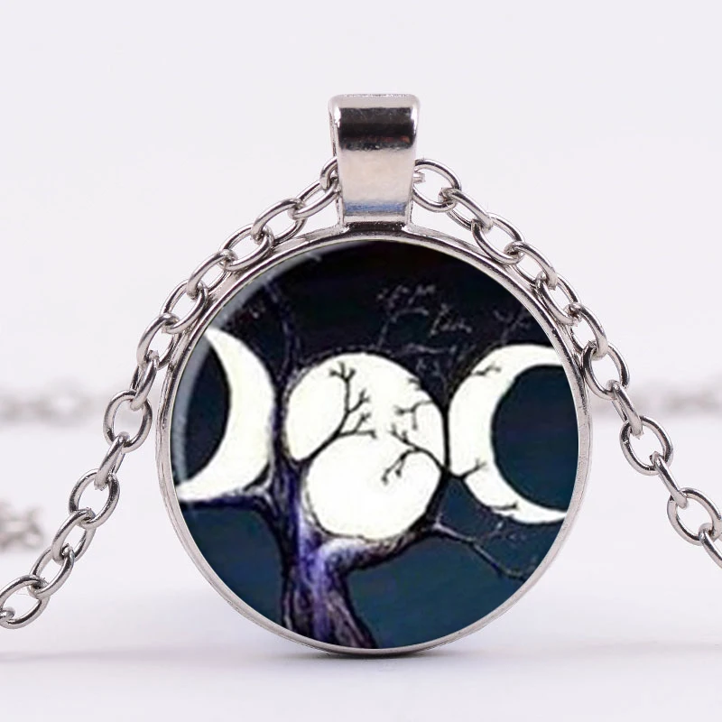 

Green Triple Moon Goddess Necklace Supernatural Pentagram Wicca Protection Glass Pendants Magic Necklaces for Men Women