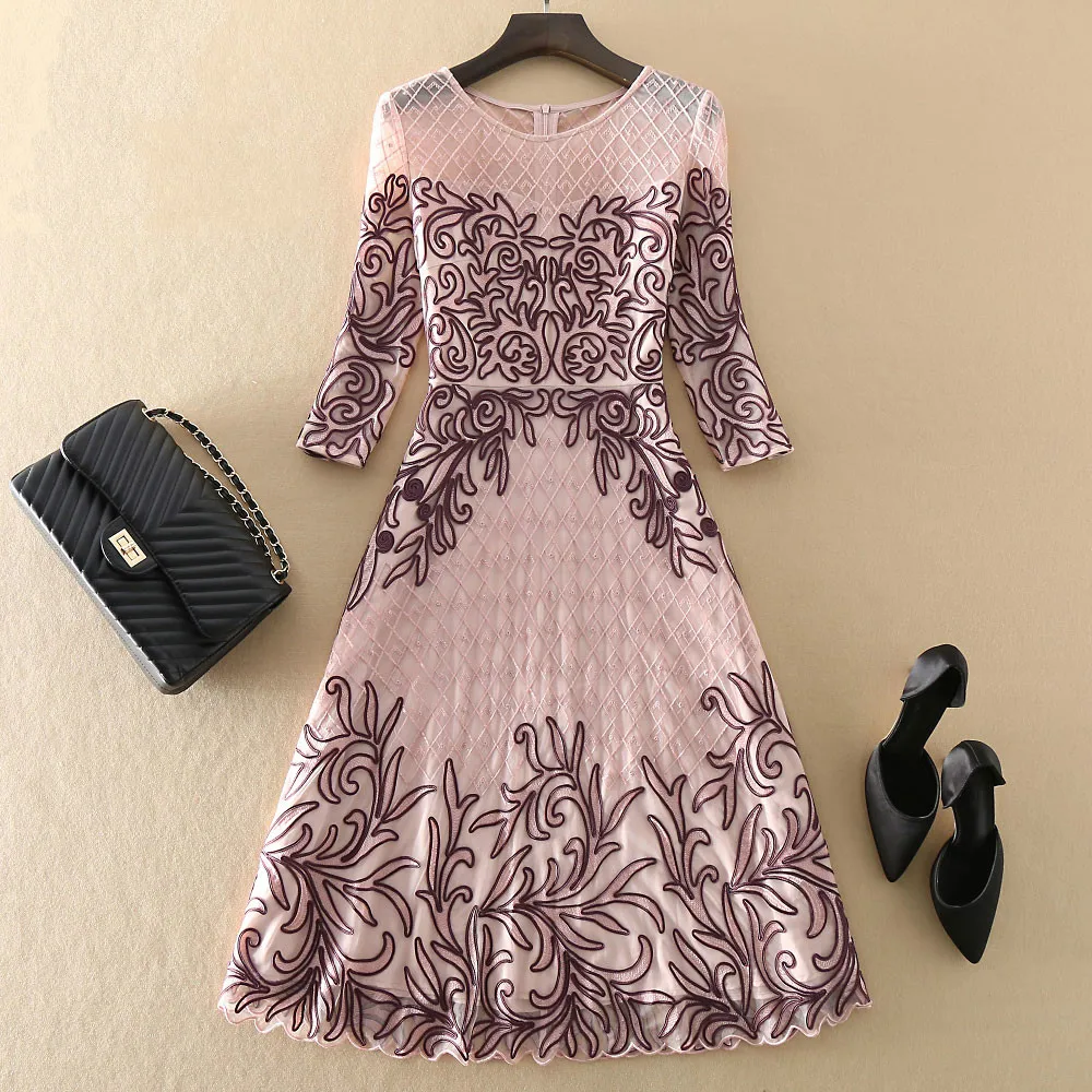 

Autumn Plus Size Dress Women Runway Fashion Designer Half Sleeve Flower Embroidery Slim Mid-Calf Party Holiday Dress