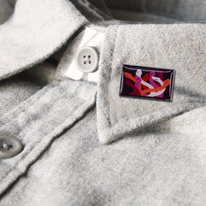 Яркая брошь в виде гордости змеи из мультфильма Shyly значок на булавке забавные