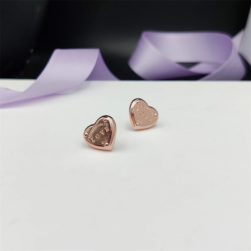 

S925 Sterling Silver Stud Earrings For Women Classic LOVE Letter Heart Earrings Fresh Romantic Luxury Jewelry Popular Style