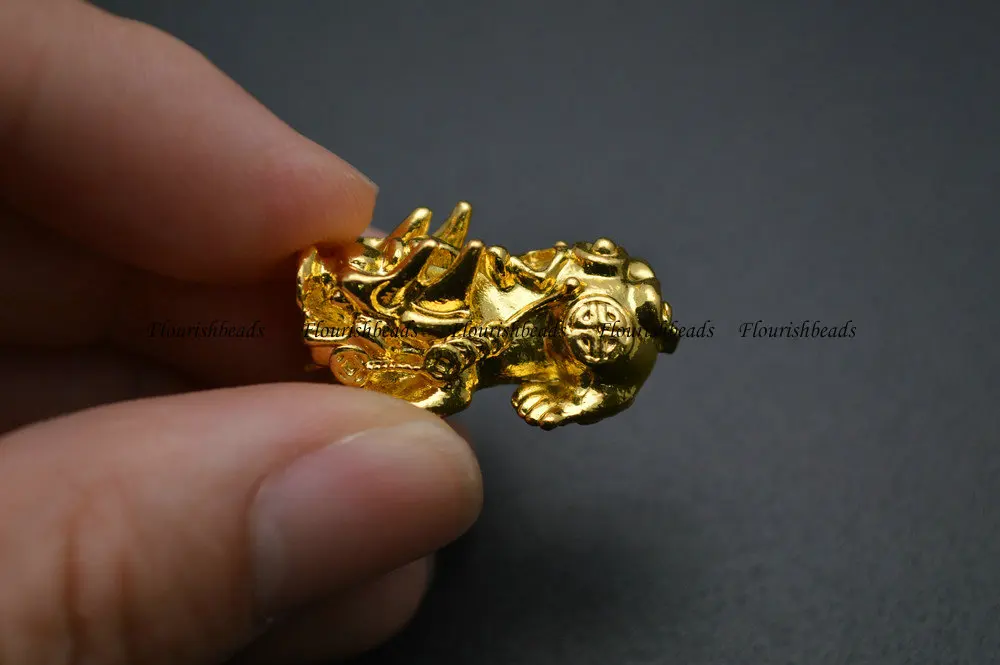 Золотистые гальванические металлические медные очаровательные бусины Qilin в виде