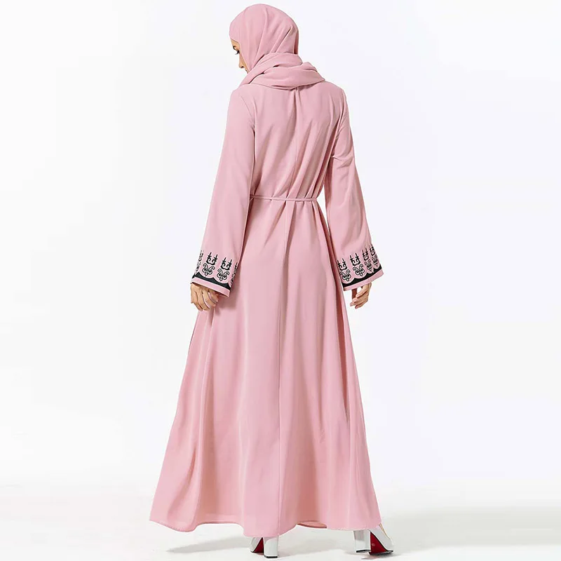 Женское платье с вышивкой и поясом длинное винтажным рисунком в стиле Саудовской