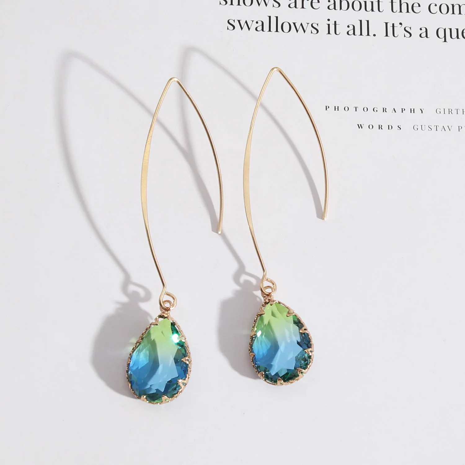 Серьги подвески женские летние с инкрустацией из яркого стекла|Серьги-подвески| |