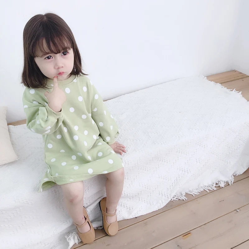 Весенняя одежда для новорожденных девочек свободное платье в горошек маленьких