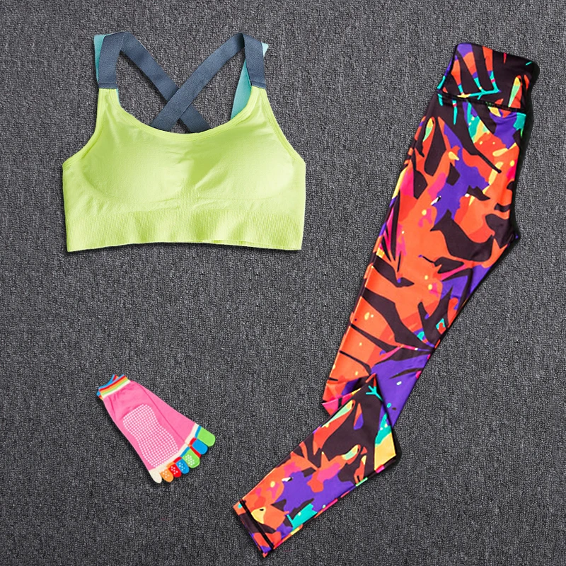 Yoga Set Tracksuit Sportswear Women Outdoor Running Workout Fitness Top Bra Sport Leggings Suit Lady Gym Clothes Free Yoga socks