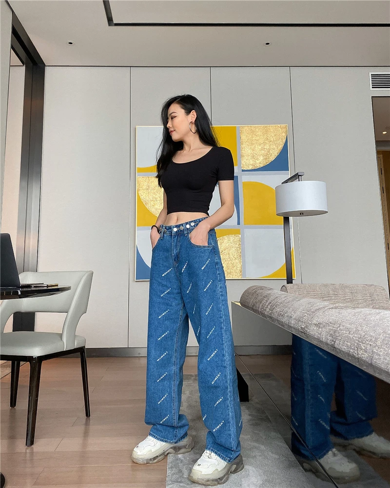 

A new spring/summer slouching and slouching high waisted wide-leg pants insta photo of alphabet print jeans