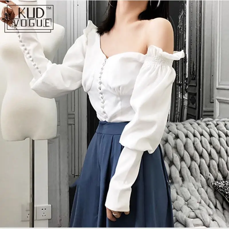 Женская ассиметричная блузка белая с рукавом фонариком и оборками на