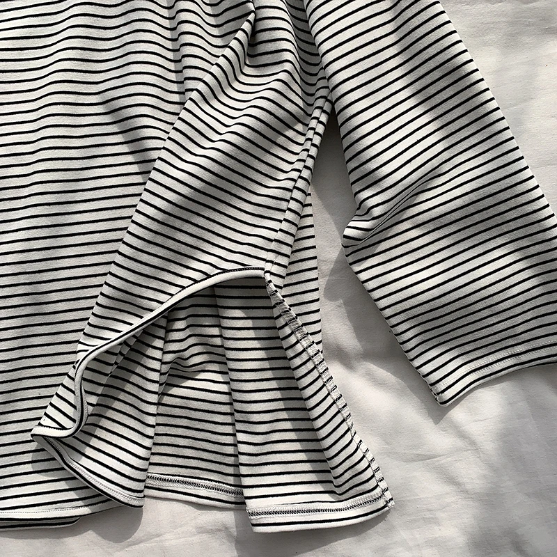 

2021 New Spring O-Neck Split Hem Striped Women Fashion T Shirts Long Sleeve Oversized T Shirt Women Clothes Slim Fashion Tops