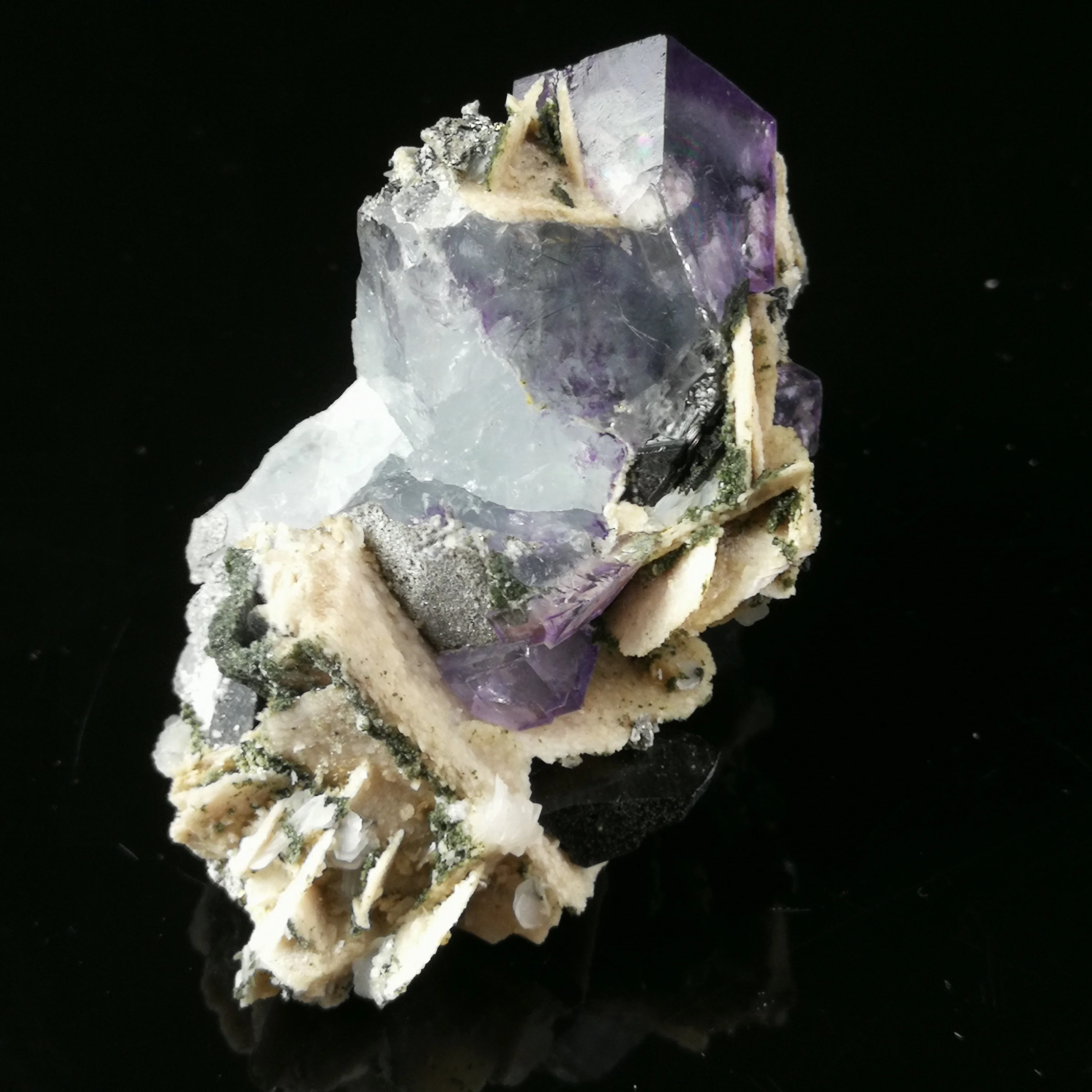 

172.1gNatural, Yaogangxian fluorite, mica, symbiotic minerals, home furnishings