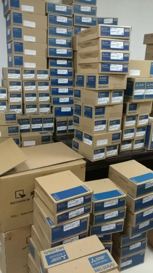 Новый в коробке AC Серводвигатель MR-J2M-10DU Сервоусилитель Бесплатная DHL/UPS/FEDEX |