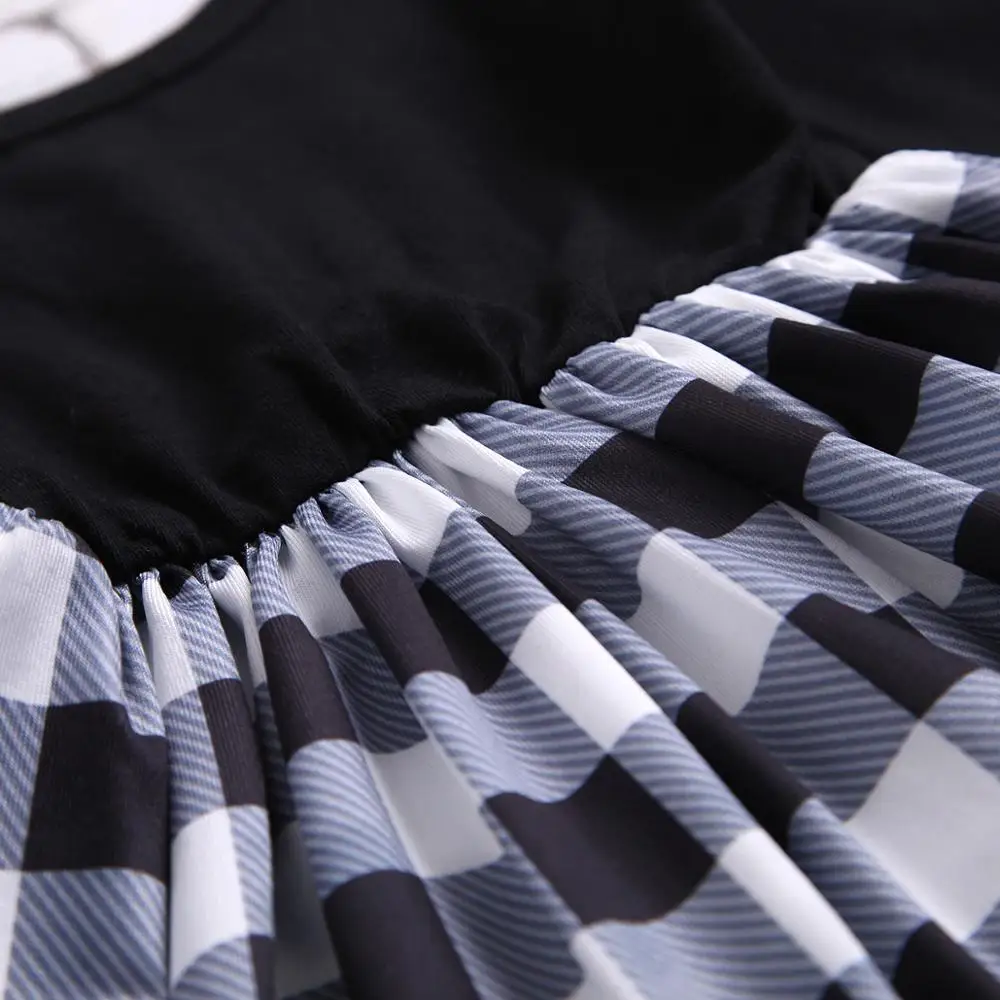 Клетчатое платье с u образным вырезом на спине манжетами и эластичной резинкой