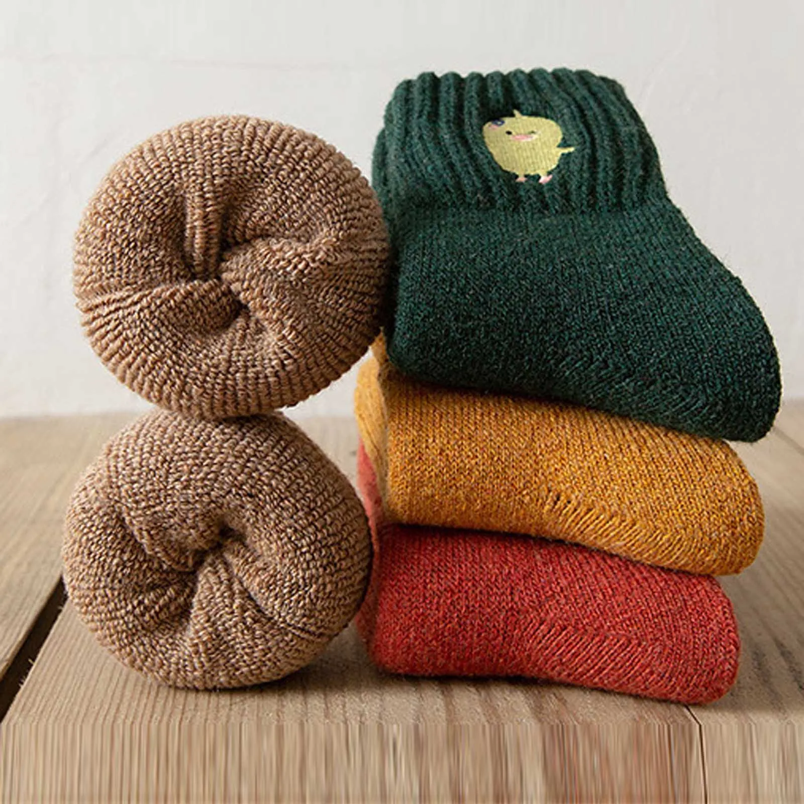 

Women Medium Socks 2020 Autumn Breathability Deodorant Winter Cute Cartoon Embroidery Brief Wild Trend Motion Thick Socks 1221