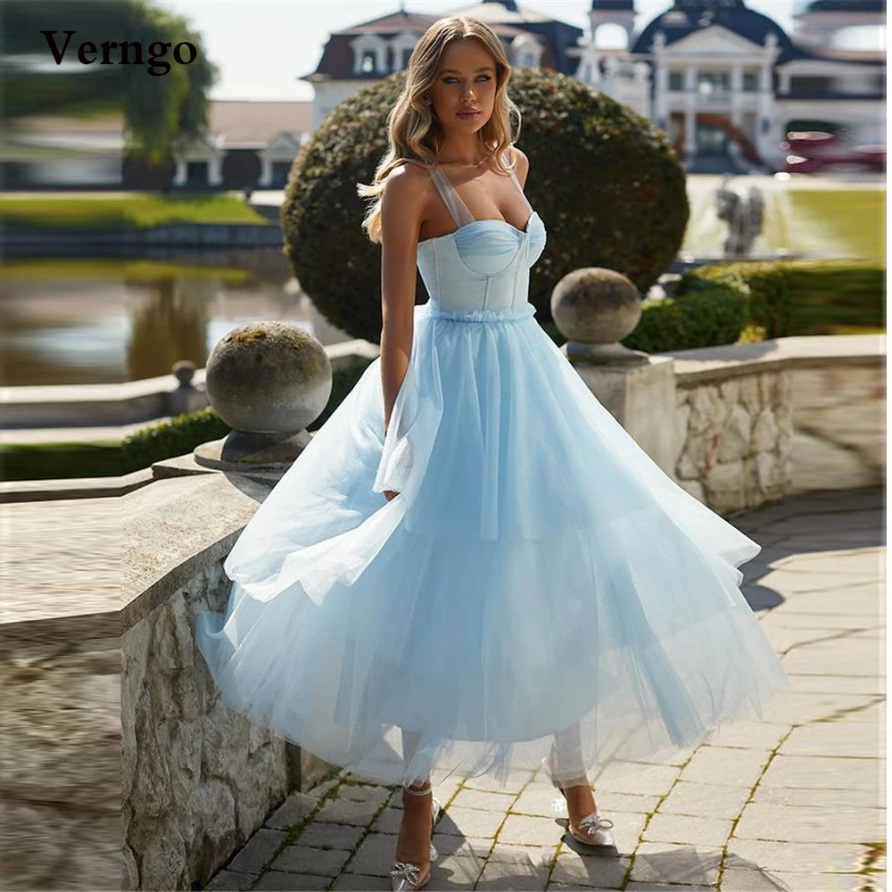 

Verngo Light Blue Tulle Prom Dresses Straps Sweetheart Tiered Tea Length Homecoming Party Dress Simple Robe de soiree