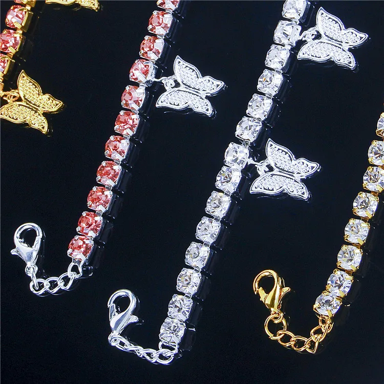 Маленькая бабочка с украшением в виде кристаллов цепочкой из красочные