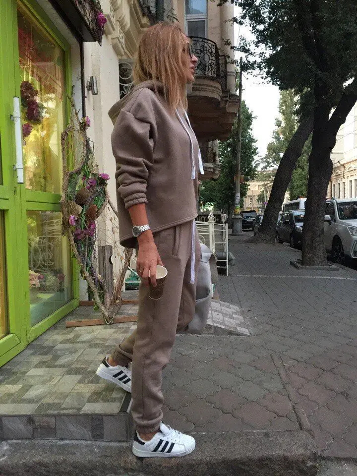 

Hot Sales 2021 Style Solid Hooded Woman Fleece Sets 2 Piece Pants Elastic Waist Long Sleeve Sets Female Street Wear Holiday