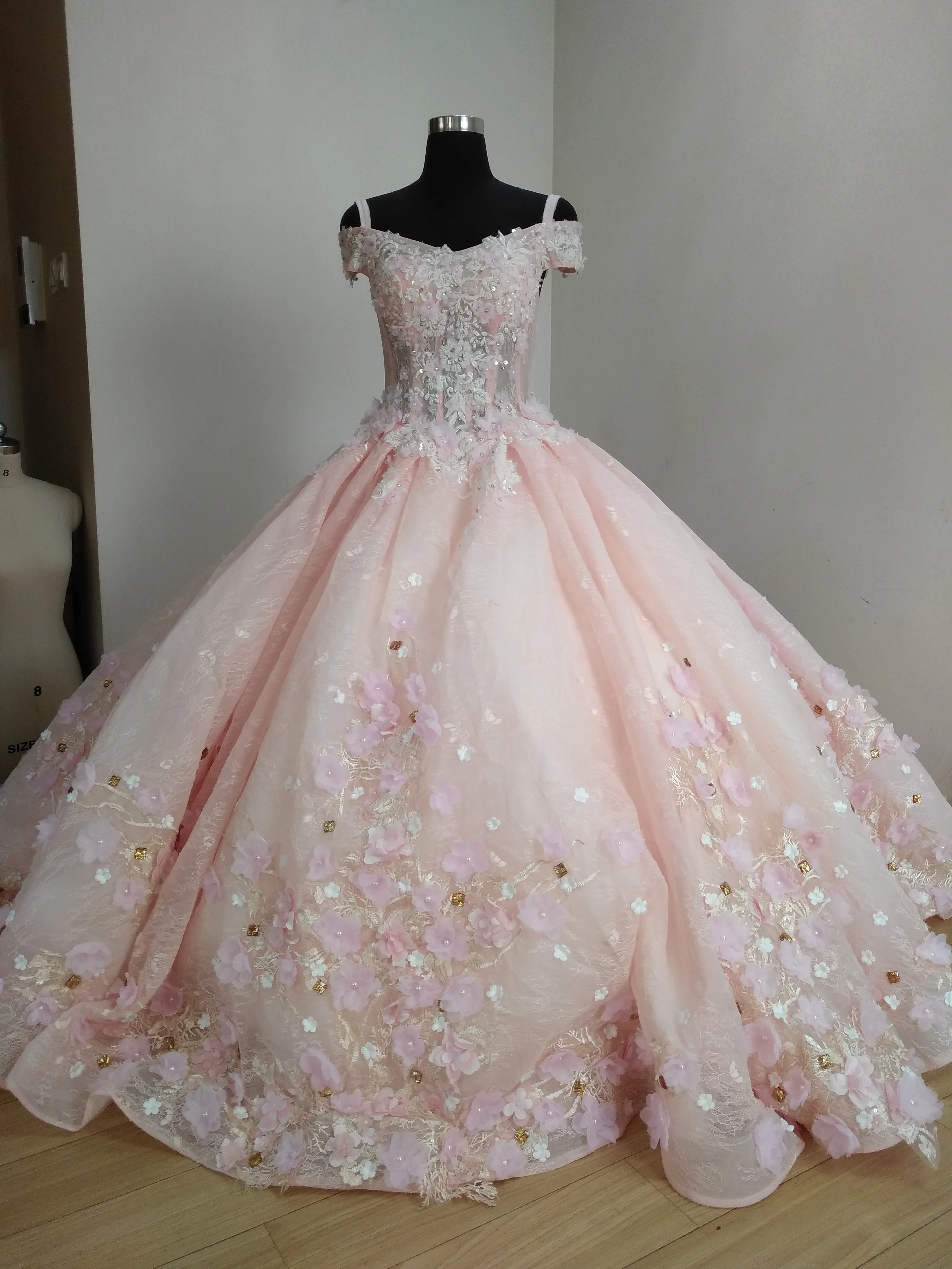 2017 бальное платье с цветами свадебное кружевной аппликацией и бисером винтажное