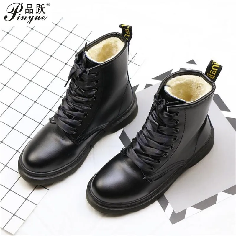 

Женские мотоциклетные ботильоны, зимние ботинки из мягкой кожи на танкетке, на резиновой платформе, со шнуровкой, пикантная Военная обувь в ...