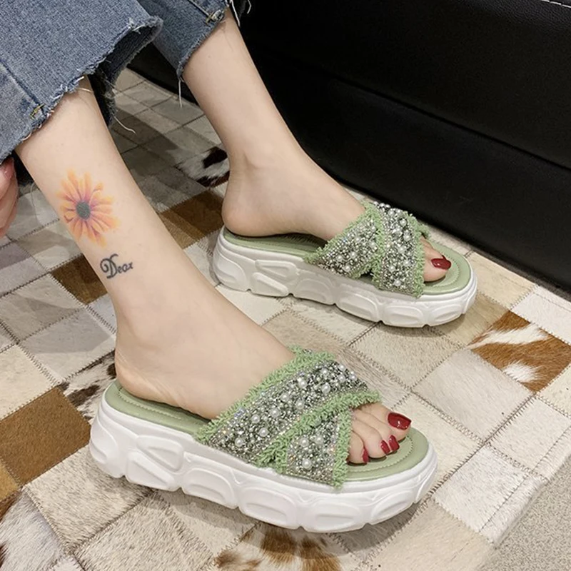 

String Bead Shoes Ladies' Slippers Glitter Slides Med Fashion Slipers Women Platform Jelly Flat Luxury 2021 PU Crystal Cotton Fa