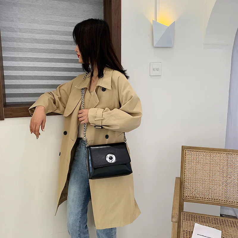 Женские сумки известного бренда женская сумка-мессенджер с толстыми цепочками