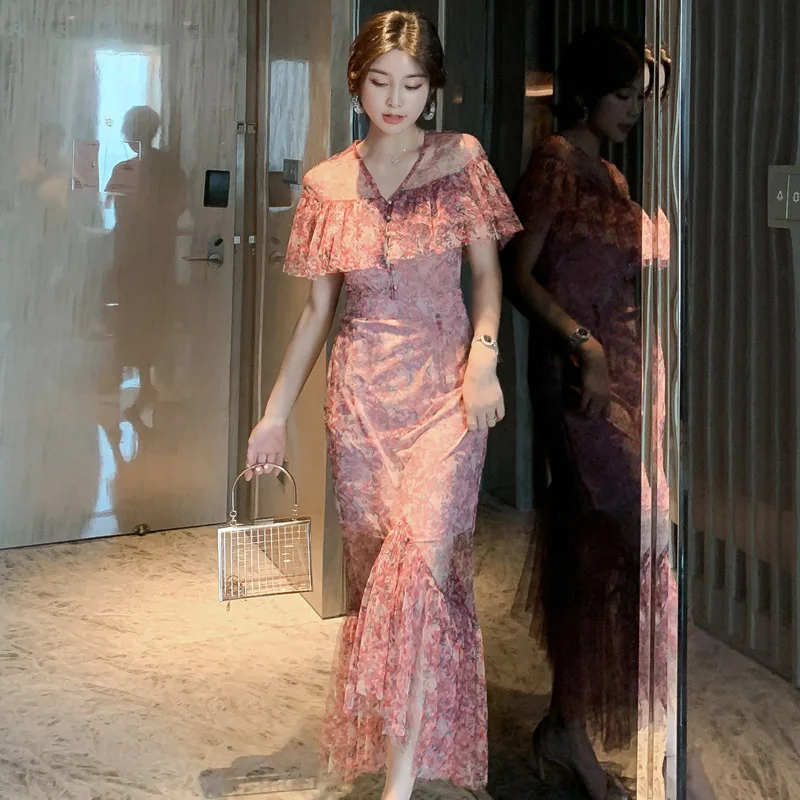 Женское платье с коротким рукавом и оборками розовое уличное во французском