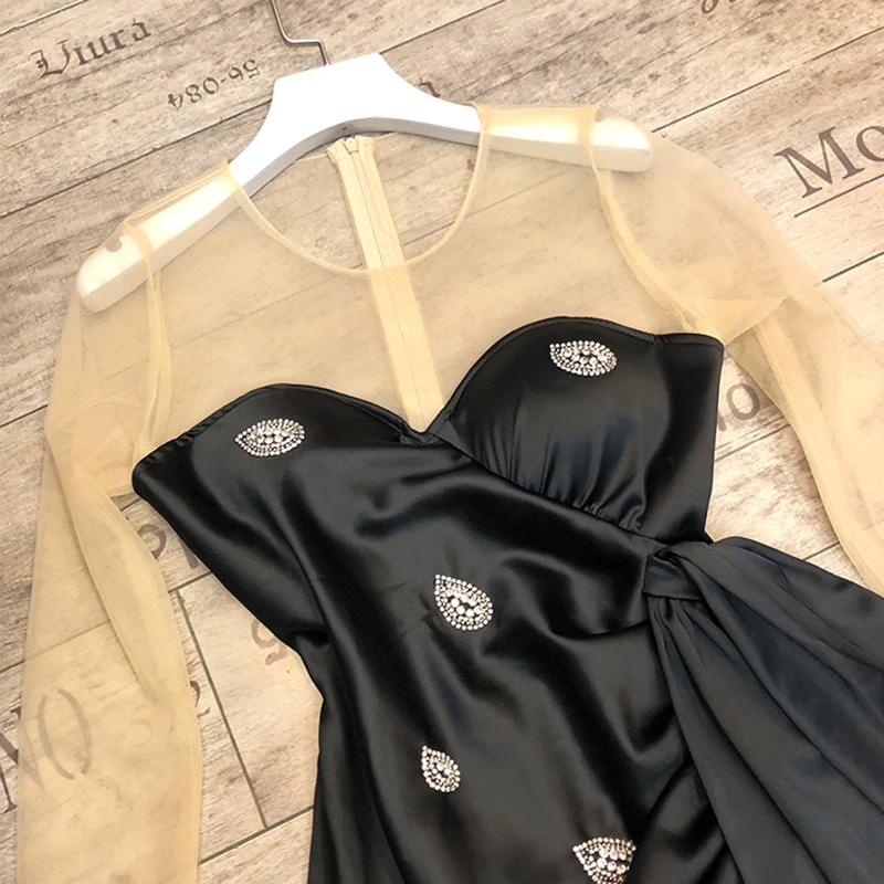 Женское асимметричное платье TWOTWINSTYLE с круглым вырезом длинным рукавом и высокой