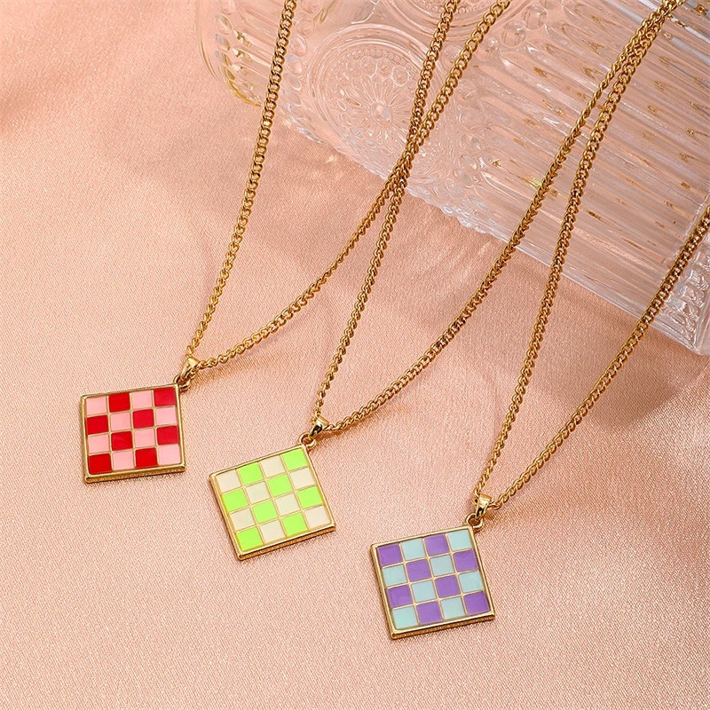 

Trend Simple Style Color Dripping Oil Checkerboard Pendant Necklace Creative Geometric Design Necklace Ladies Jewelry Gift