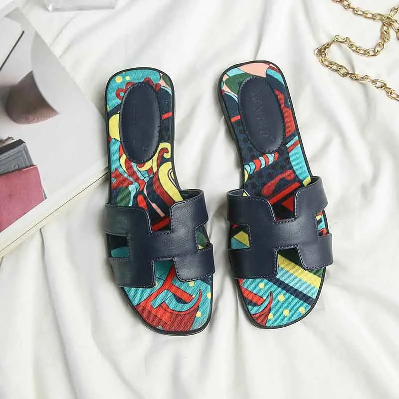 

2021 new high-quality summer ladies slippers fashion flat-bottomed women's outdoor large size white sandals