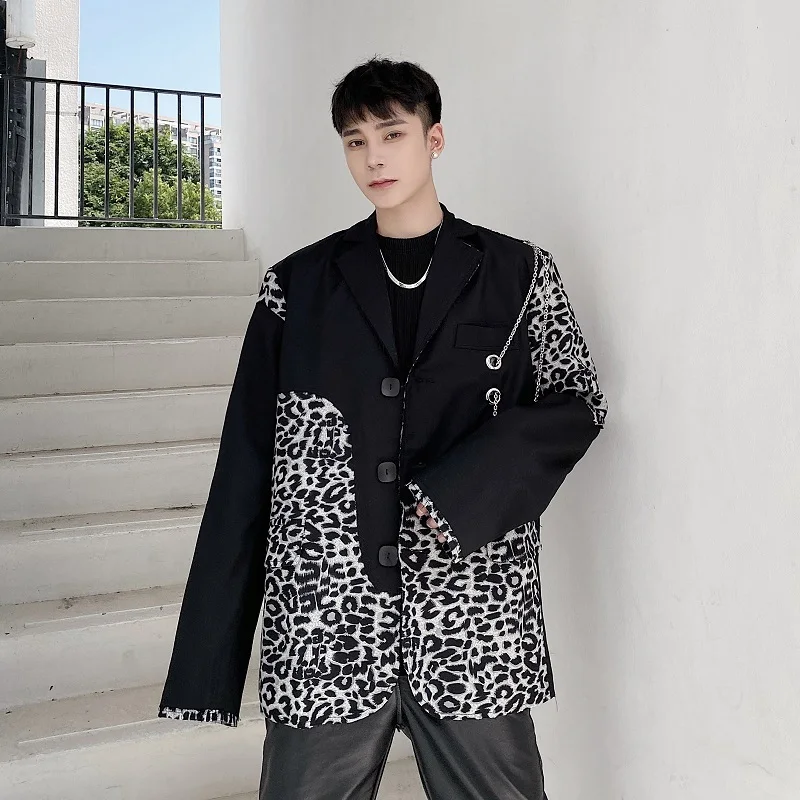

New Male Streetwear Hip Hop Suit Coat Stage Fashion Show Clothing Men Leopard Splice Iron Chain Casual Loose Suit Blazer Jacket