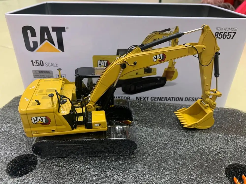 Гидравлический экскаватор CAT 323 дизайн следующего поколения с рабочими